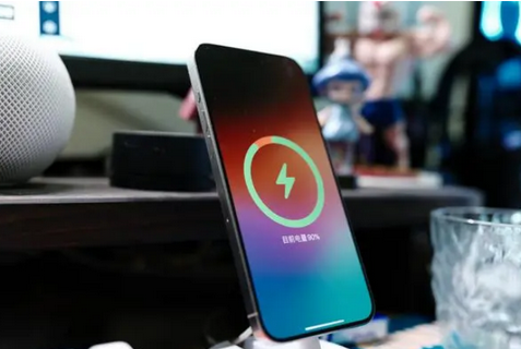 江阴苹果15换屏服务分享用什么充电器给iPhone15充电更好 
